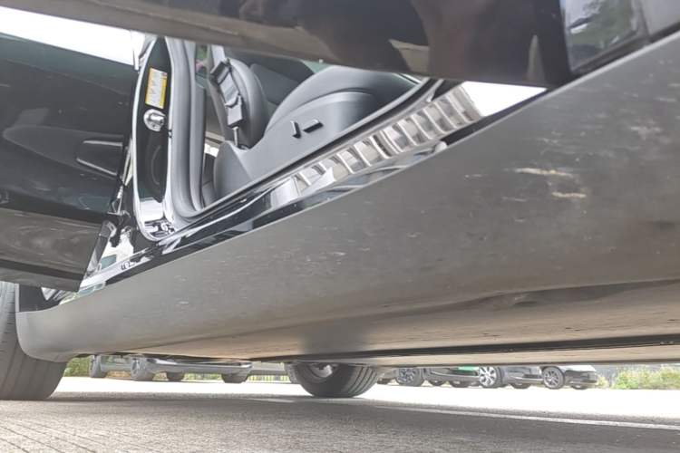 Used Tesla Model Y 2023 Rear-Wheel-Drive Version Right Side Sill