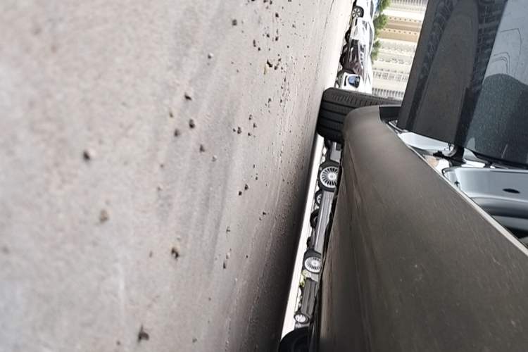 Used Tesla Model Y 2023 Rear-Wheel-Drive Version Right Side Sill