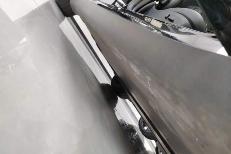 Used Tesla Model Y 2023 Rear-Wheel-Drive Version Right Side Sill