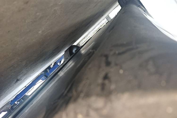 Used Tesla Model Y 2023 Rear-Wheel-Drive Version Right Side Sill