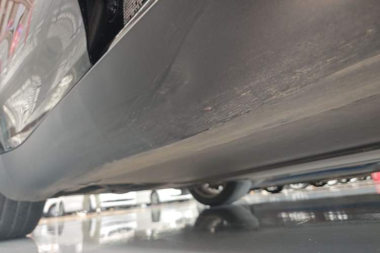 Used Tesla Model Y 2023 Long-Range All-Wheel-Drive Version Right Side Sill