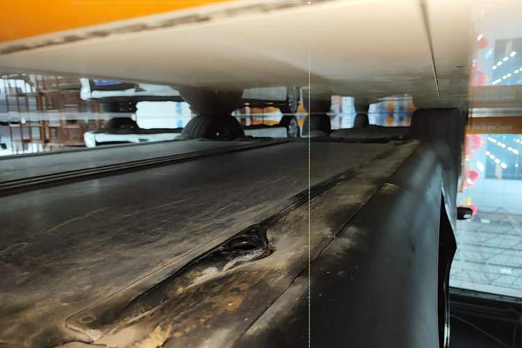 Used Tesla Model Y 2023 Long-Range All-Wheel-Drive Version Right Side Sill