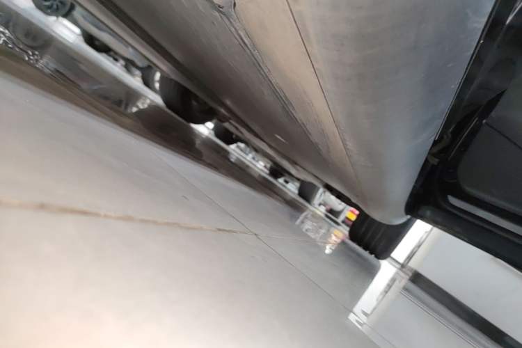 Used Tesla Model Y 2023 Rear-Wheel-Drive Version Right Side Sill