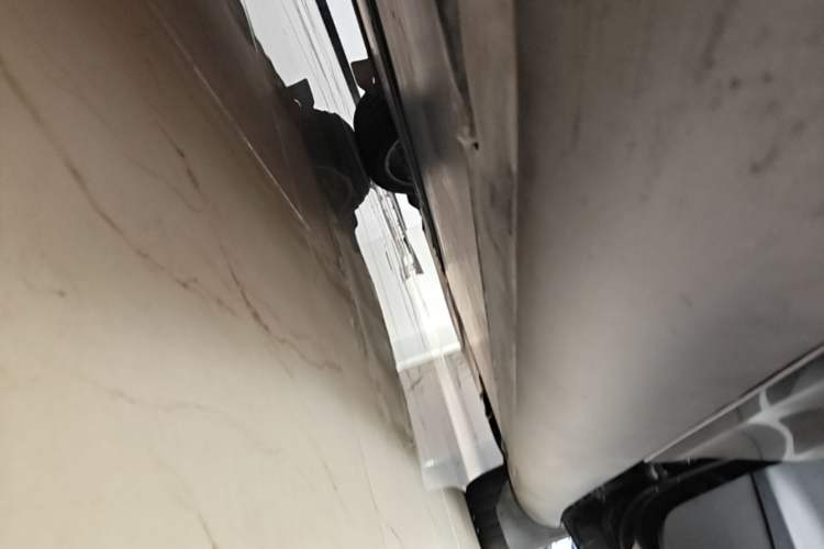 Used Tesla Model Y 2023 Long-Range All-Wheel-Drive Version Right Side Sill