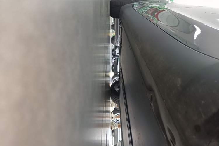 Used Tesla Model Y 2023 Rear-Wheel-Drive Version Right Side Sill