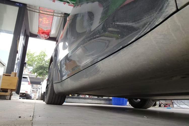 Used Tesla Model Y 2023 Rear-Wheel-Drive Version Right Side Sill