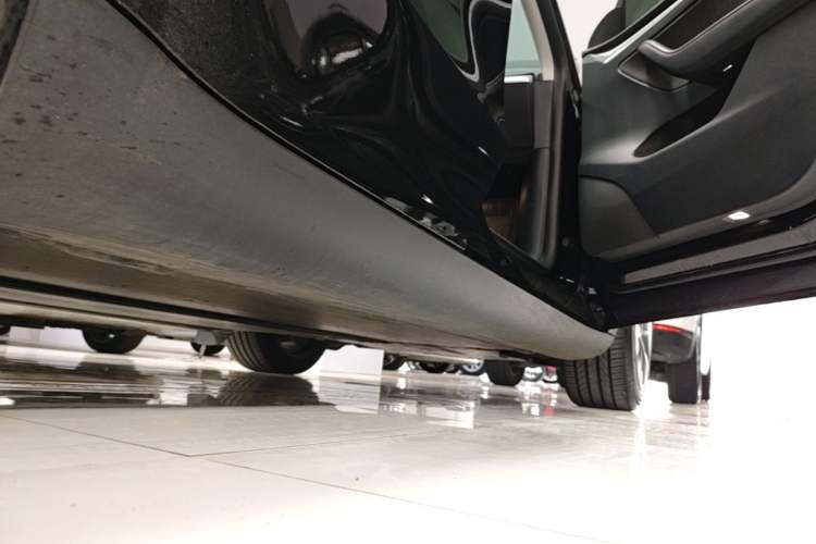 Used Tesla Model Y 2023 Rear-Wheel-Drive Version Right Side Sill