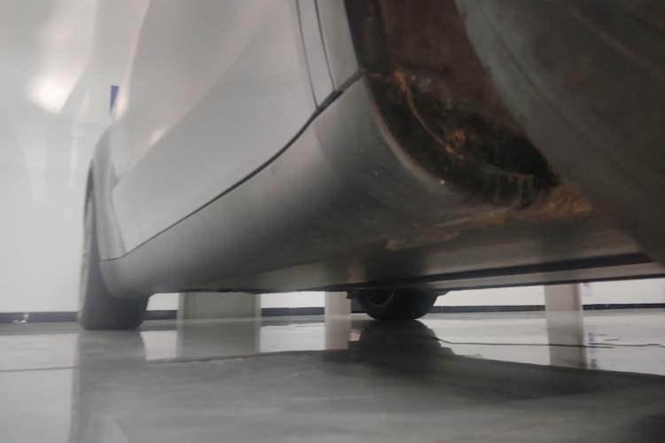 Used Tesla Model Y 2023 Rear-Wheel-Drive Version Right Side Sill