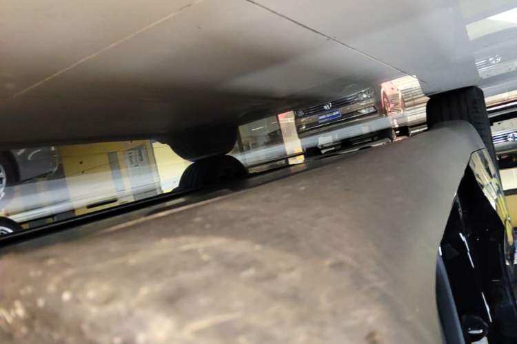 Used Tesla Model Y 2023 Long-Range All-Wheel-Drive Version Right Side Sill
