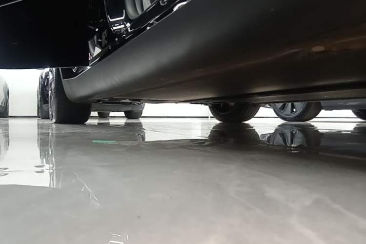 Used Tesla Model Y 2023 Long-Range All-Wheel-Drive Version Right Side Sill