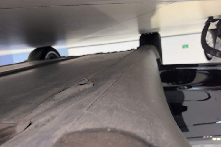 Used Tesla Model Y 2023 Long-Range All-Wheel-Drive Version Right Side Sill