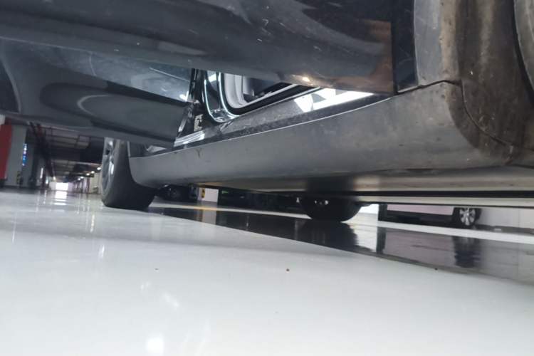 Used Tesla Model Y 2023 Rear-Wheel-Drive Version Right Side Sill