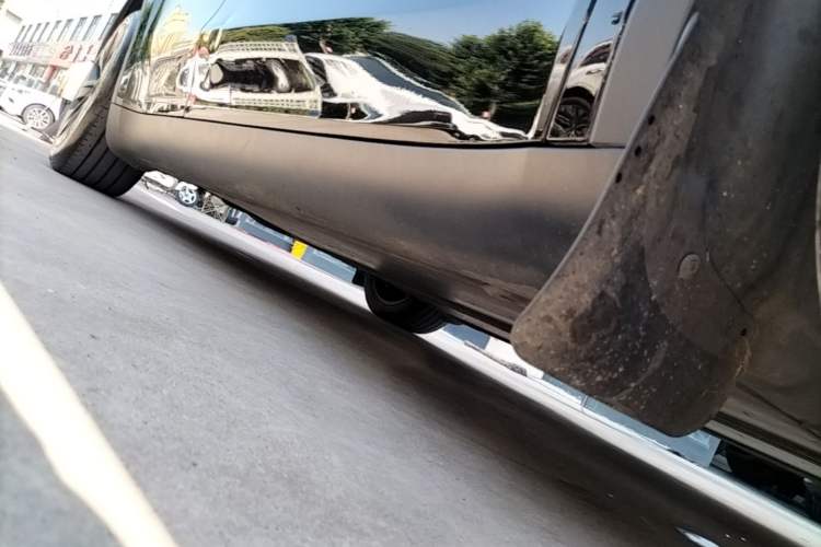Used Tesla Model Y 2023 Rear-Wheel-Drive Version Right Side Sill