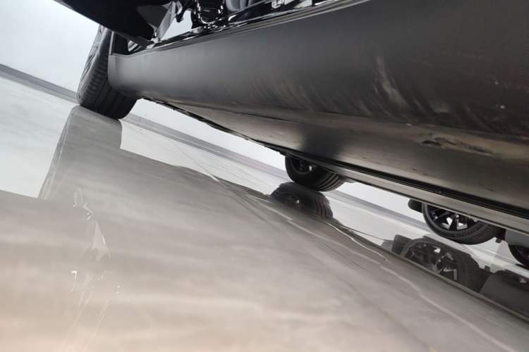 Used Tesla Model Y 2023 Rear-Wheel-Drive Version Right Side Sill