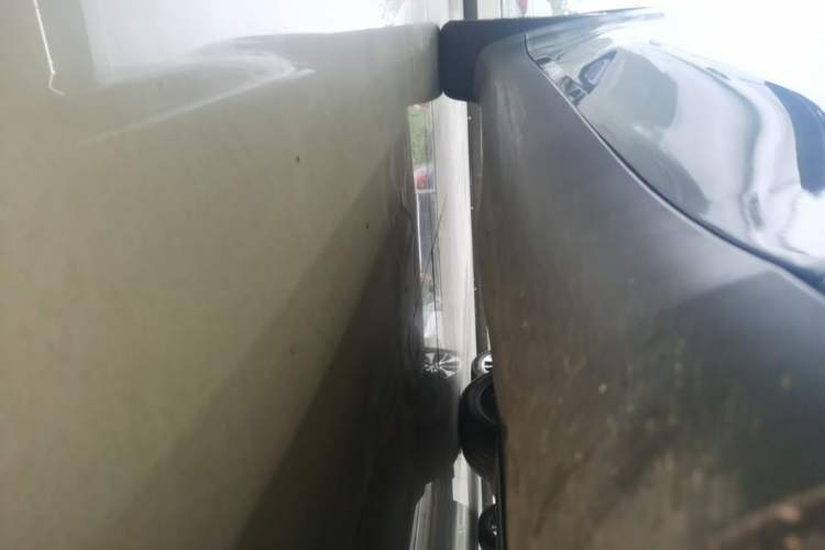 Used Tesla Model Y 2023 Rear-Wheel-Drive Version Right Side Sill
