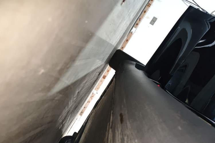 Used Tesla Model Y 2023 Rear-Wheel-Drive Version Right Side Sill