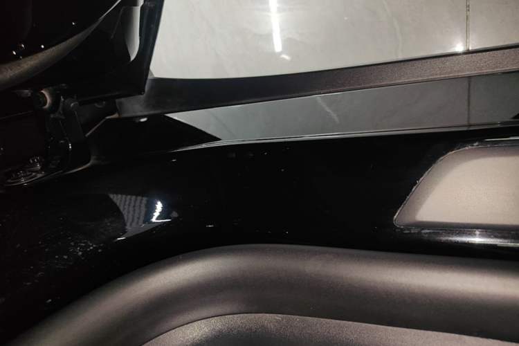 Used Tesla Model Y 2023 Long-Range All-Wheel-Drive Version Right Side Sill