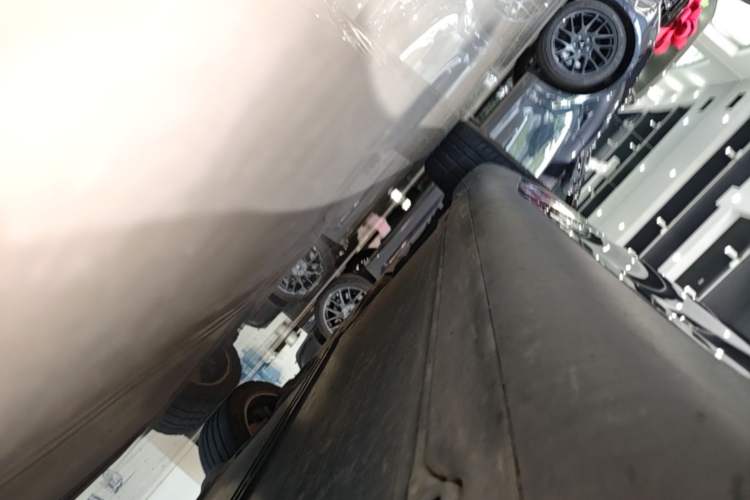 Used Tesla Model Y 2023 Long-Range All-Wheel-Drive Version Right Side Sill