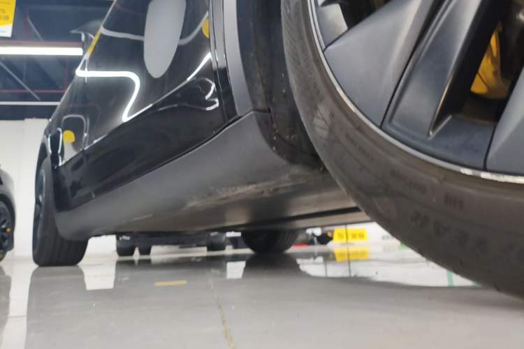 Used Tesla Model Y 2023 Rear-Wheel-Drive Version Right Side Sill