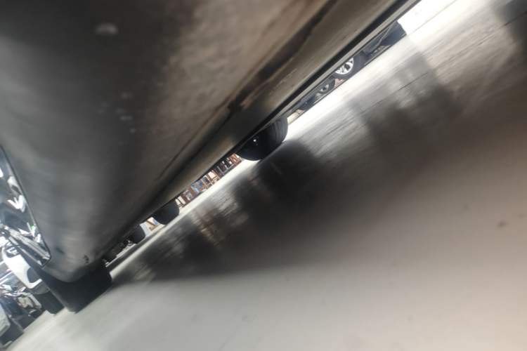 Used Tesla Model Y 2023 Rear-Wheel-Drive Version Right Side Sill