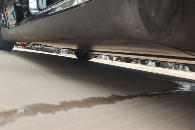 Used Tesla Model Y 2023 Rear-Wheel-Drive Version Right Side Sill