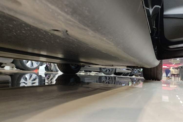 Used Tesla Model Y 2023 Rear-Wheel-Drive Version Right Side Sill