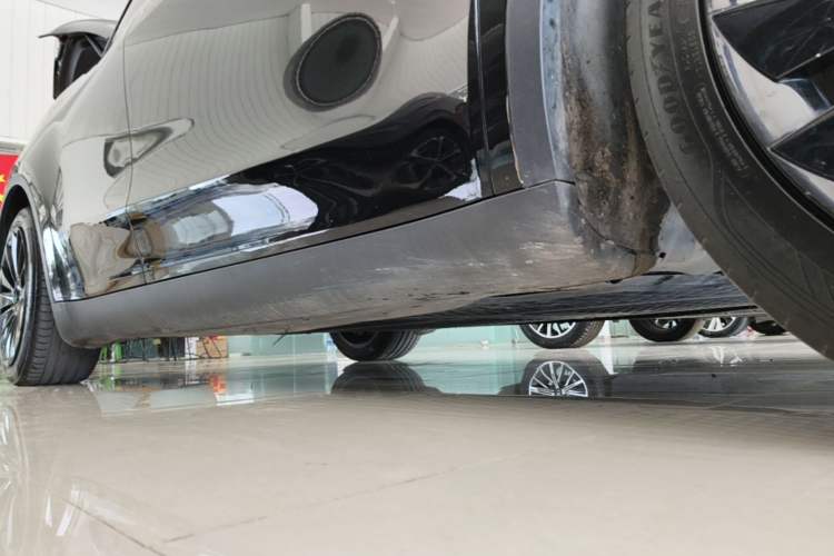 Used Tesla Model Y 2023 Rear-Wheel-Drive Version Right Side Sill