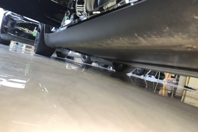 Used Tesla Model Y 2023 Rear-Wheel-Drive Version Right Side Sill