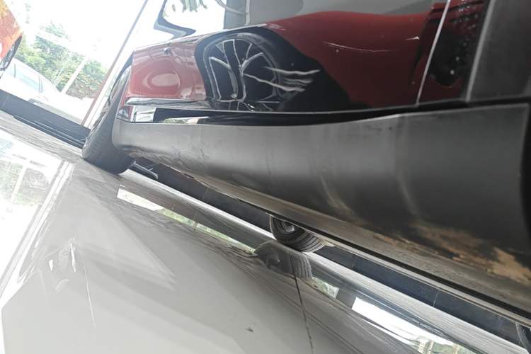 Used Tesla Model Y 2023 Rear-Wheel-Drive Version Right Side Sill