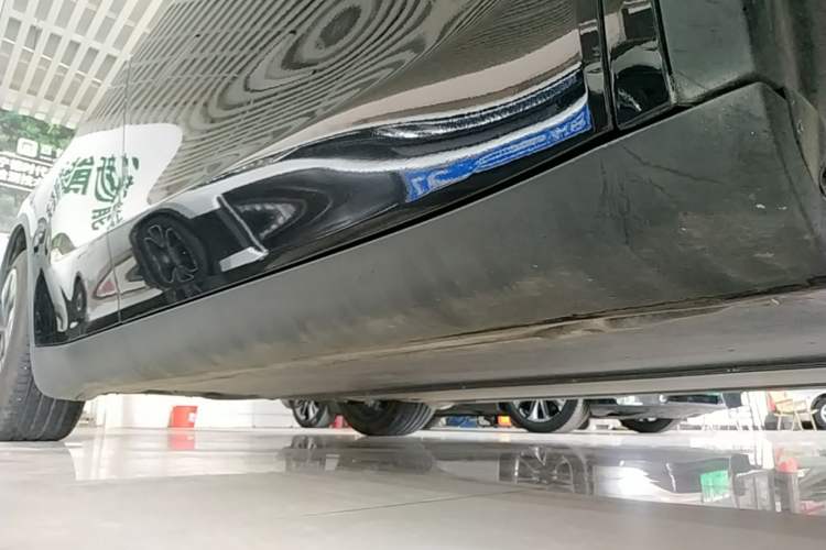 Used Tesla Model Y 2023 Rear-Wheel-Drive Version Right Side Sill
