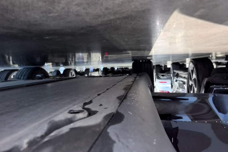 Used Tesla Model Y 2023 Rear-Wheel-Drive Version Right Side Sill