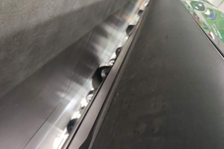 Used Tesla Model Y 2023 Rear-Wheel-Drive Version Right Side Sill