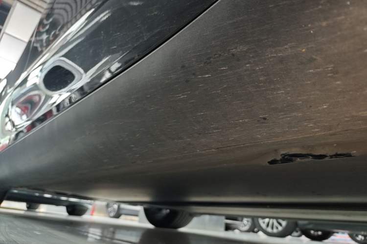 Used Tesla Model Y 2023 High-Performance All-Wheel-Drive Version Right Side Sill