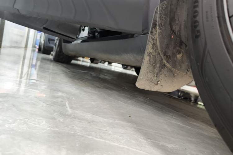 Used Tesla Model Y 2023 Rear-Wheel-Drive Version Right Side Sill