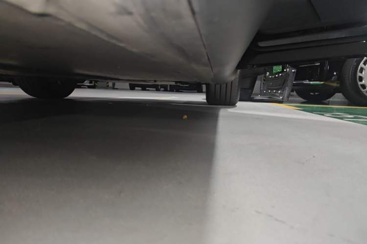 Used Tesla Model Y 2023 Rear-Wheel-Drive Version Right Side Sill