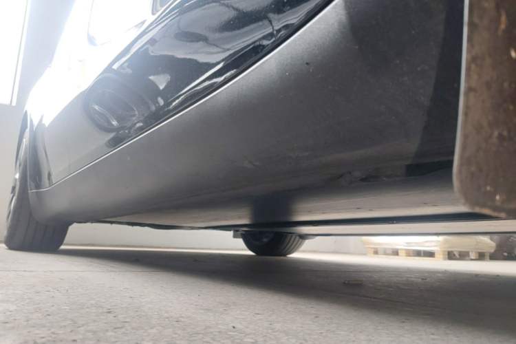 Used Tesla Model Y 2023 Rear-Wheel-Drive Version Right Side Sill