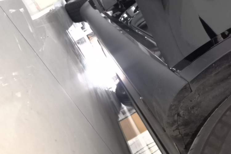 Used Tesla Model Y 2023 Rear-Wheel-Drive Version Right Side Sill