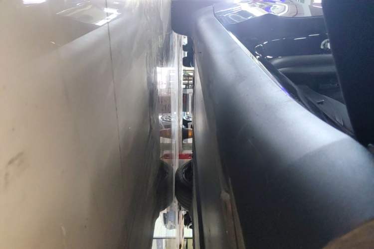 Used Tesla Model Y 2023 Rear-Wheel-Drive Version Right Side Sill