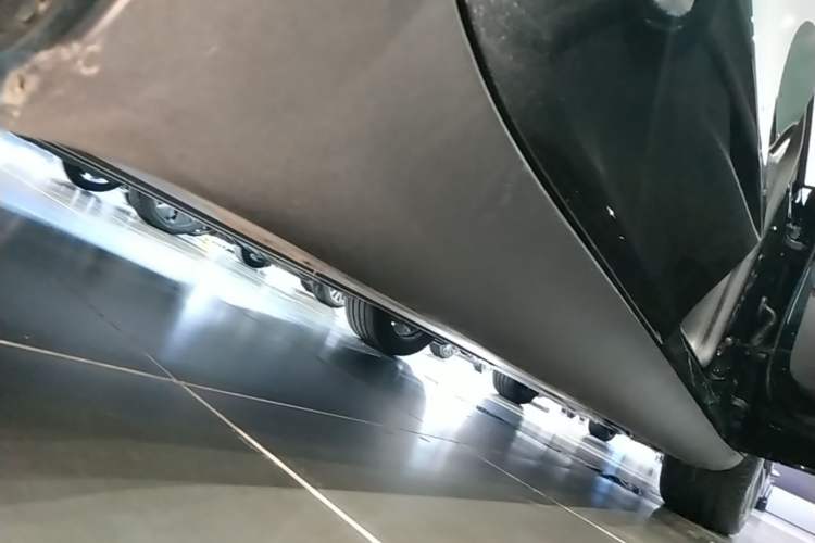 Used Tesla Model Y 2023 Rear-Wheel-Drive Version Right Side Sill