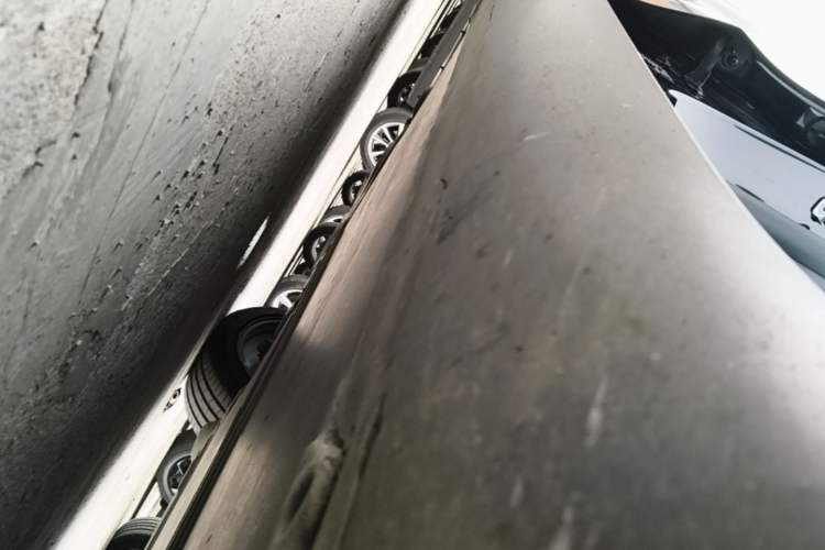 Used Tesla Model Y 2023 Rear-Wheel-Drive Version Right Side Sill