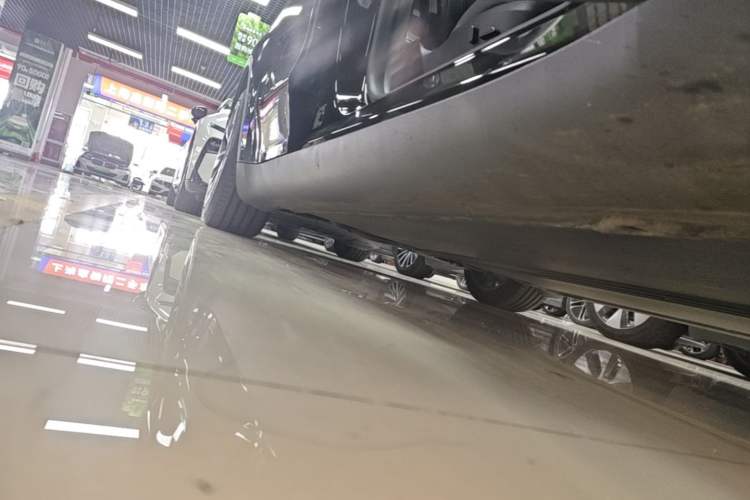 Used Tesla Model Y 2023 Rear-Wheel-Drive Version Right Side Sill