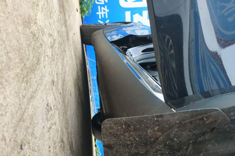 Used Tesla Model Y 2023 Rear-Wheel-Drive Version Right Side Sill