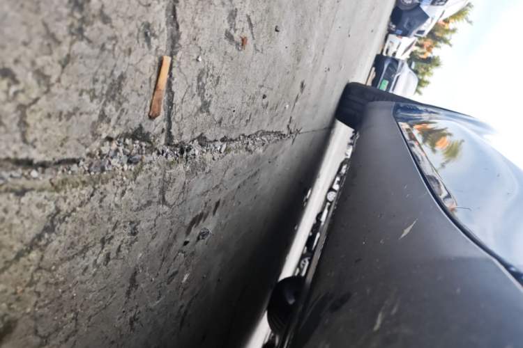 Used Tesla Model Y 2023 Long-Range All-Wheel-Drive Version Right Side Sill