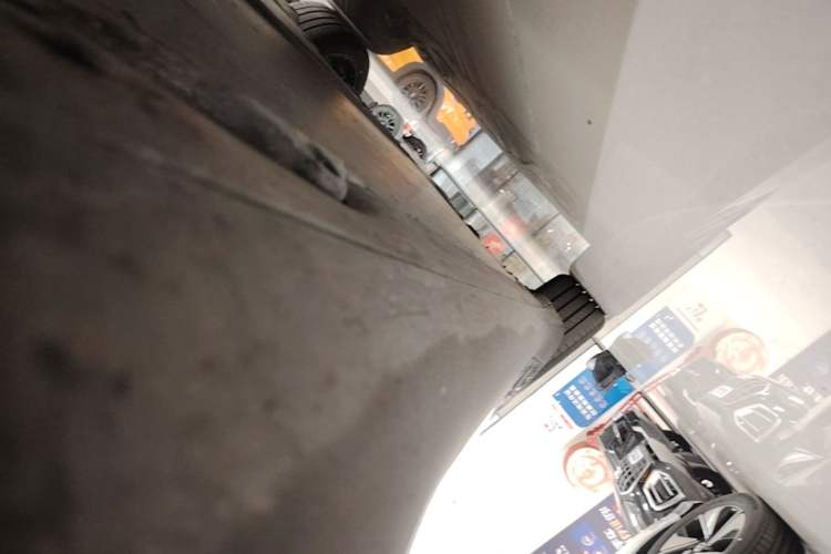 Used Tesla Model Y 2023 Rear-Wheel-Drive Version Right Side Sill