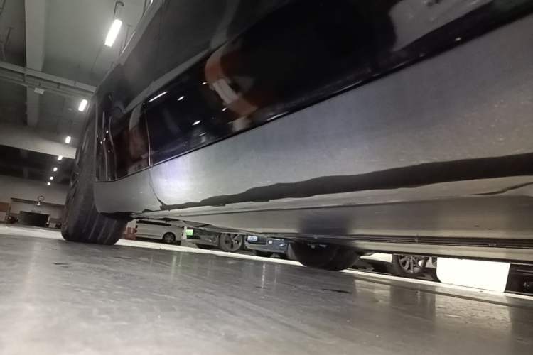 Used Tesla Model Y 2023 Rear-Wheel-Drive Version Right Side Sill