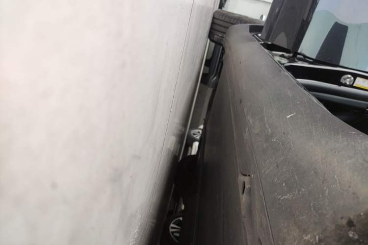 Used Tesla Model Y 2023 Rear-Wheel-Drive Version Right Side Sill
