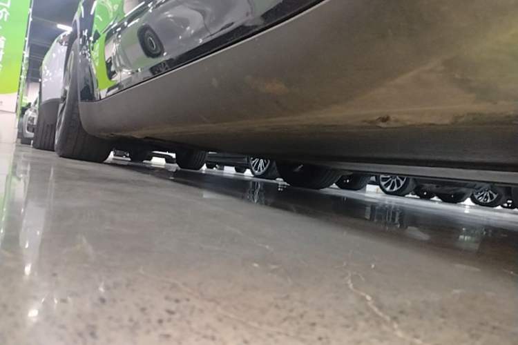 Used Tesla Model Y 2023 Rear-Wheel-Drive Version Right Side Sill