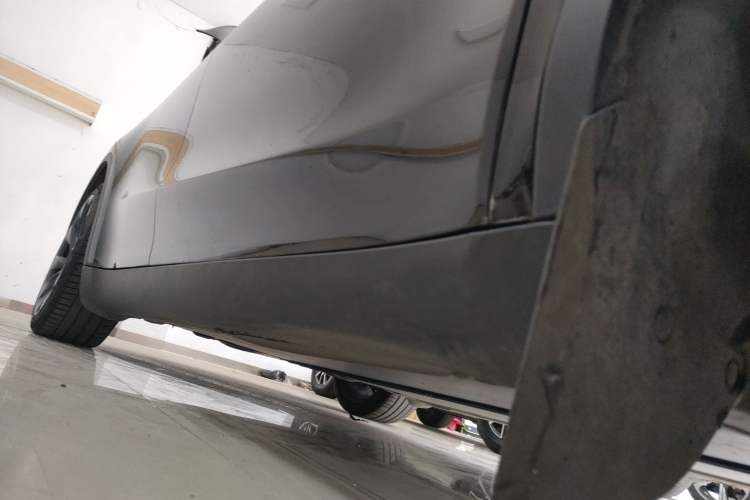 Used Tesla Model Y 2023 Rear-Wheel-Drive Version Right Side Sill