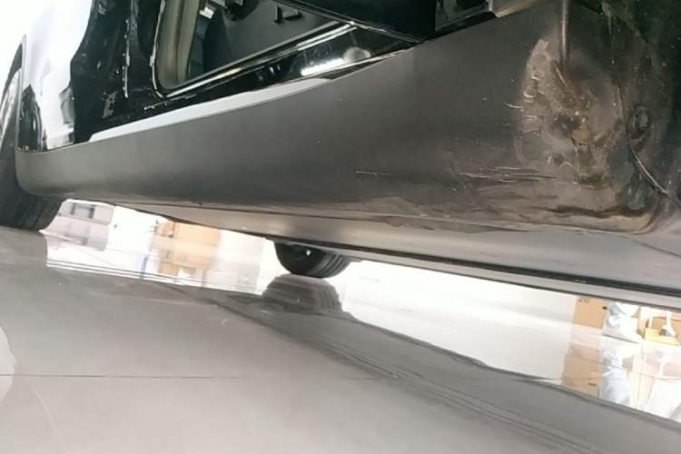 Used Tesla Model Y 2023 Rear-Wheel-Drive Version Right Side Sill