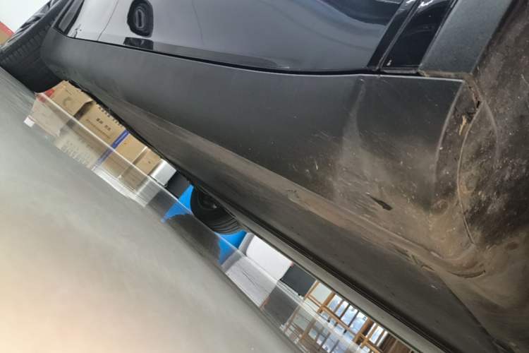 Used Tesla Model Y 2023 Long-Range All-Wheel-Drive Version Right Side Sill